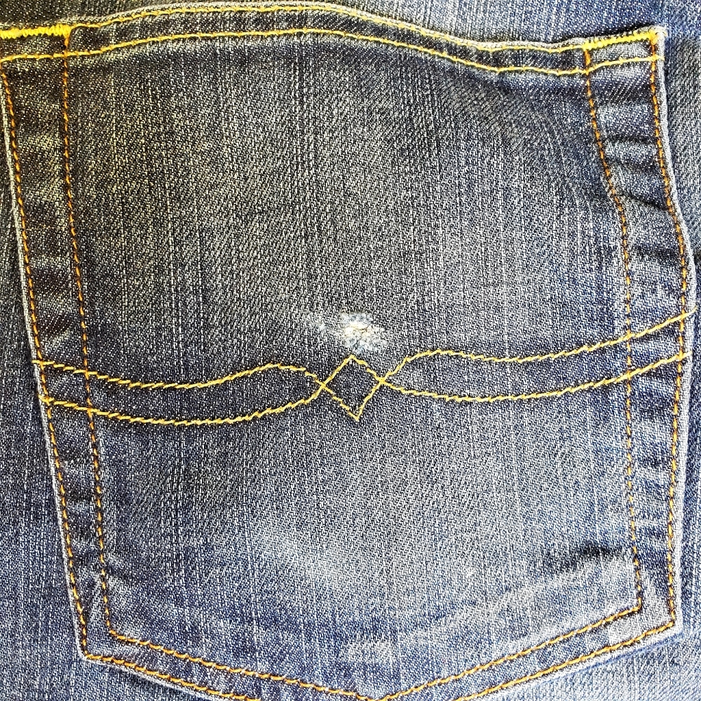 Lucky Brand Classic Fit Jeans - Picture 6 of 7